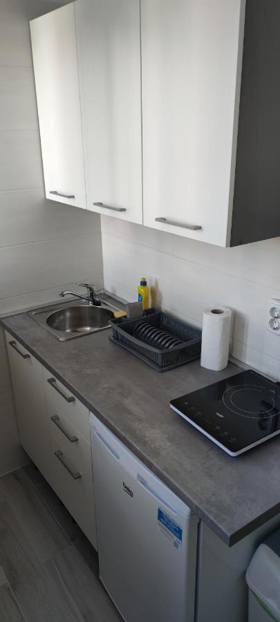 Cinema House Single & Double Rooms & Studio Apartments Pula Exteriör bild