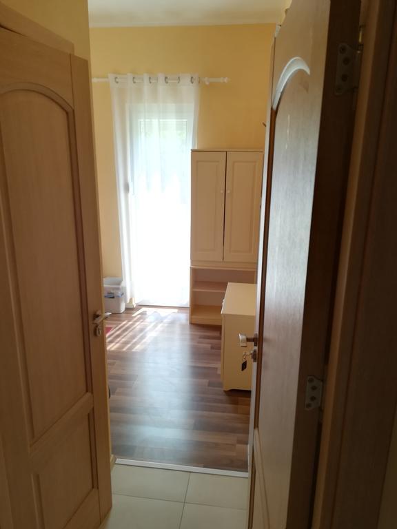 Cinema House Single & Double Rooms & Studio Apartments Pula Exteriör bild