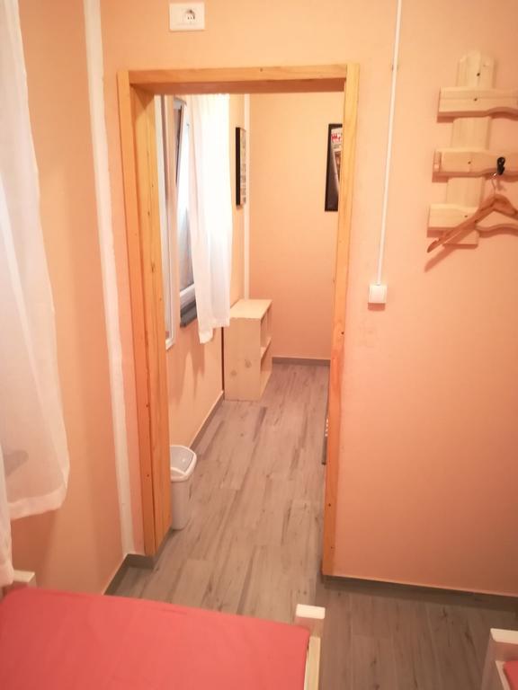 Cinema House Single & Double Rooms & Studio Apartments Pula Exteriör bild