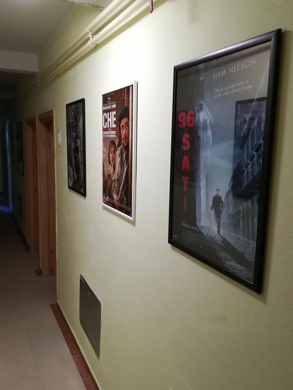 Cinema House Single & Double Rooms & Studio Apartments Pula Exteriör bild