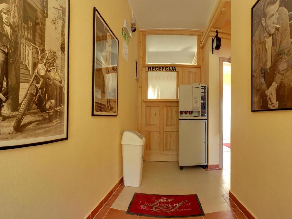 Cinema House Single & Double Rooms & Studio Apartments Pula Rum bild
